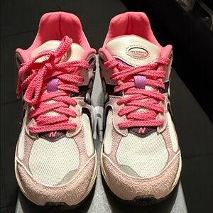 NEVER BEEN WORN New Balance Pink and White Athletic Shoes